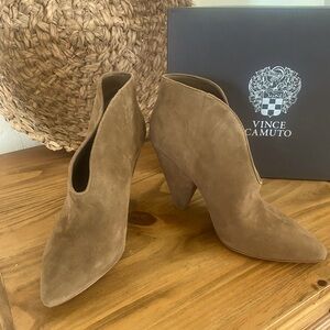 New***Vince Camuto- Suede Boots
Never worn; in the box.